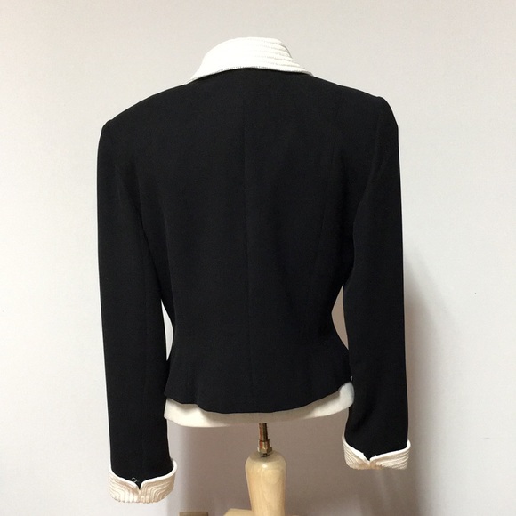 Albert Nipon 6 - Picture 2 of 15